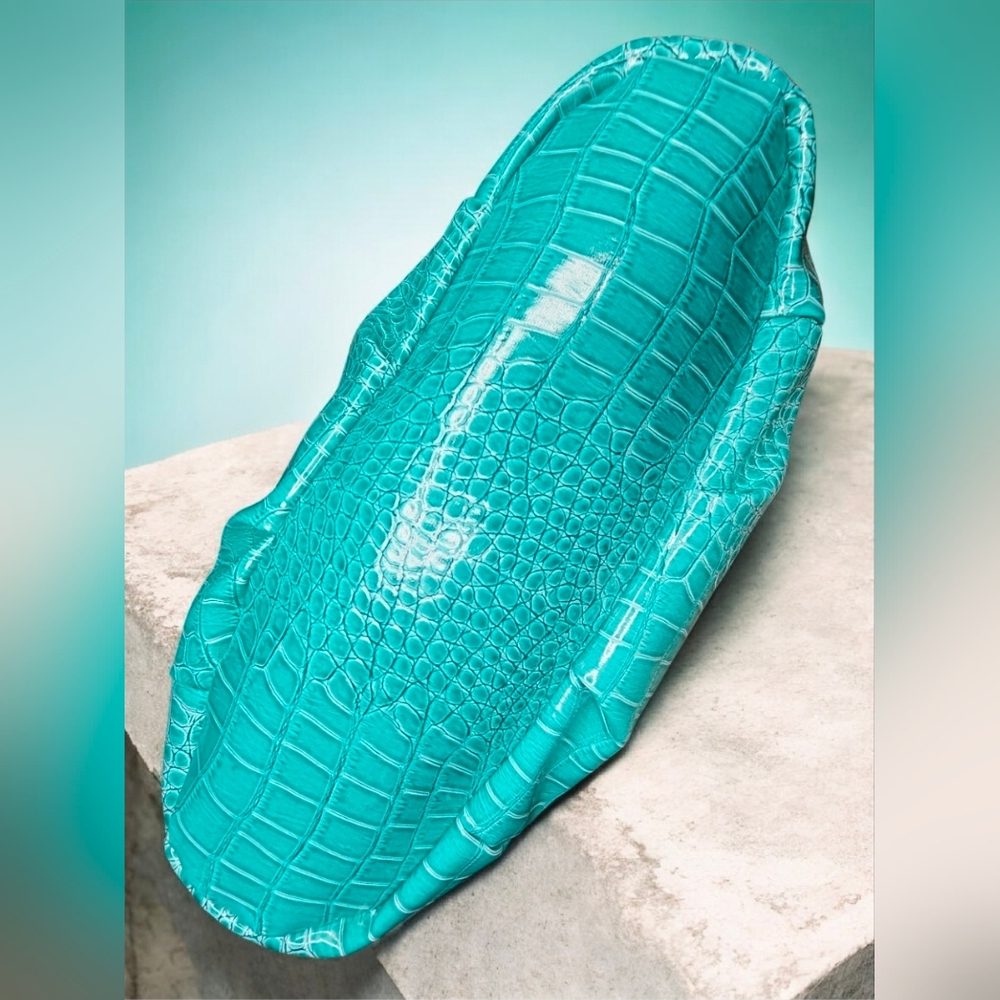 Turquoise Crocodile-Embossed Women’s Hobo Bag With Bear Charm & Flower Hair Clip - Picture 9 of 15